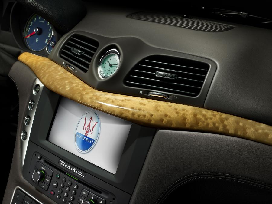  Maserati GranCabrio Fendi 2011 года  (фото 3 из 16)